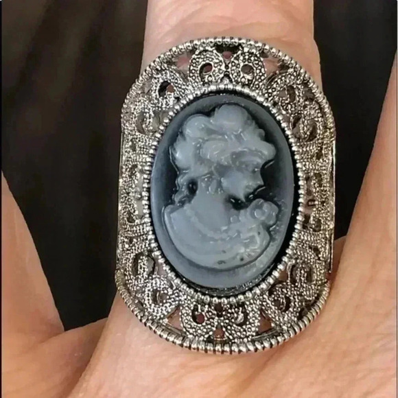 Gray Grey Milgrain Vintage Style Cameo Lady Portrait Crystal Silver Ring - Picture 1 of 4